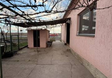 Imanje s privatnim jezerom/ribnjakom [Lug Subotički], Našice, Хорватия