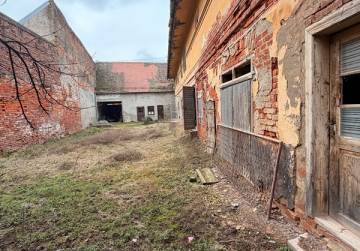 Investicijska prilika - dvostrana parcela s objektom [Korzo/Đakovo], Đakovo, Хорватия