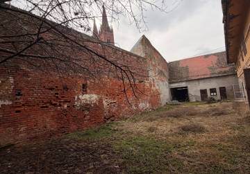 Investicijska prilika - dvostrana parcela s objektom [Korzo/Đakovo], Đakovo, Хорватия