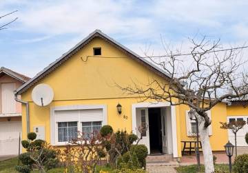 Obiteljska kuća s oranicom [Đakovo], Đakovo, Хорватия