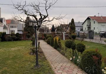 Obiteljska kuća s oranicom [Đakovo], Đakovo, Хорватия