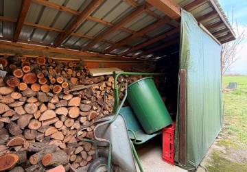 Obiteljska kuća s oranicom [Đakovo], Đakovo, Хорватия