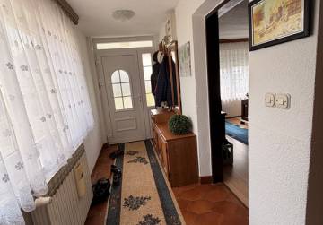 Obiteljska kuća s oranicom [Đakovo], Đakovo, Хорватия