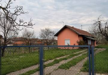 Obiteljska kuća na mirnoj lokaciji [Satnica Đakovačka], Satnica Đakovačka, Croatia