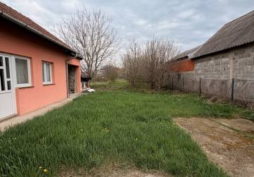 Obiteljska kuća na mirnoj lokaciji [Satnica Đakovačka], Satnica Đakovačka, Croatia