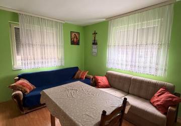 Obiteljska kuća na mirnoj lokaciji [Satnica Đakovačka], Satnica Đakovačka, Croatia