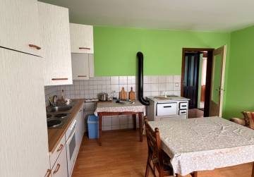 Obiteljska kuća na mirnoj lokaciji [Satnica Đakovačka], Satnica Đakovačka, Croatia