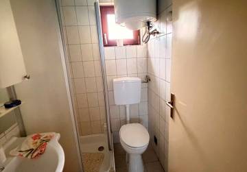 Obiteljska kuća na mirnoj lokaciji [Satnica Đakovačka], Satnica Đakovačka, Croatia