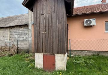 Obiteljska kuća na mirnoj lokaciji [Satnica Đakovačka], Satnica Đakovačka, Croatia